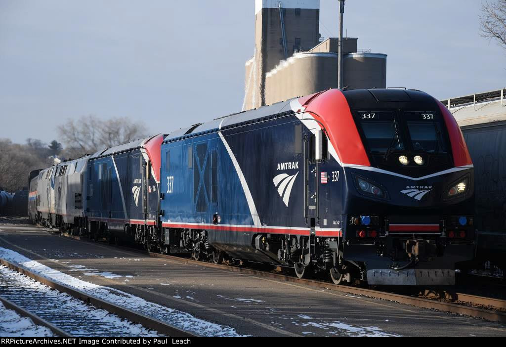 Eastbound "Empire Builder" eases into the station